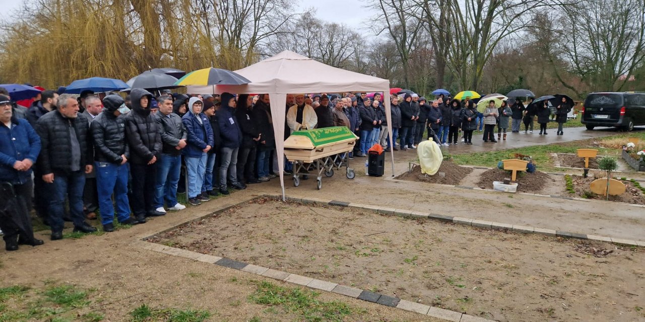 Almanya'da polis tarafından öldürülen Ertekin Özkan defnedildi